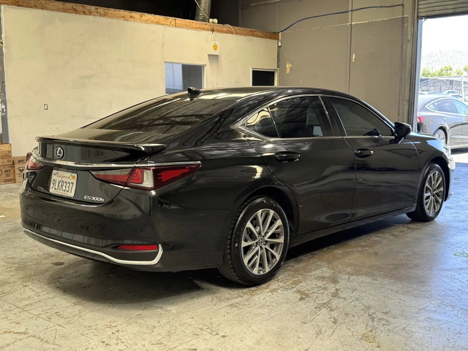 Used 2024 Lexus ES 300h w/ Premium Package image 4