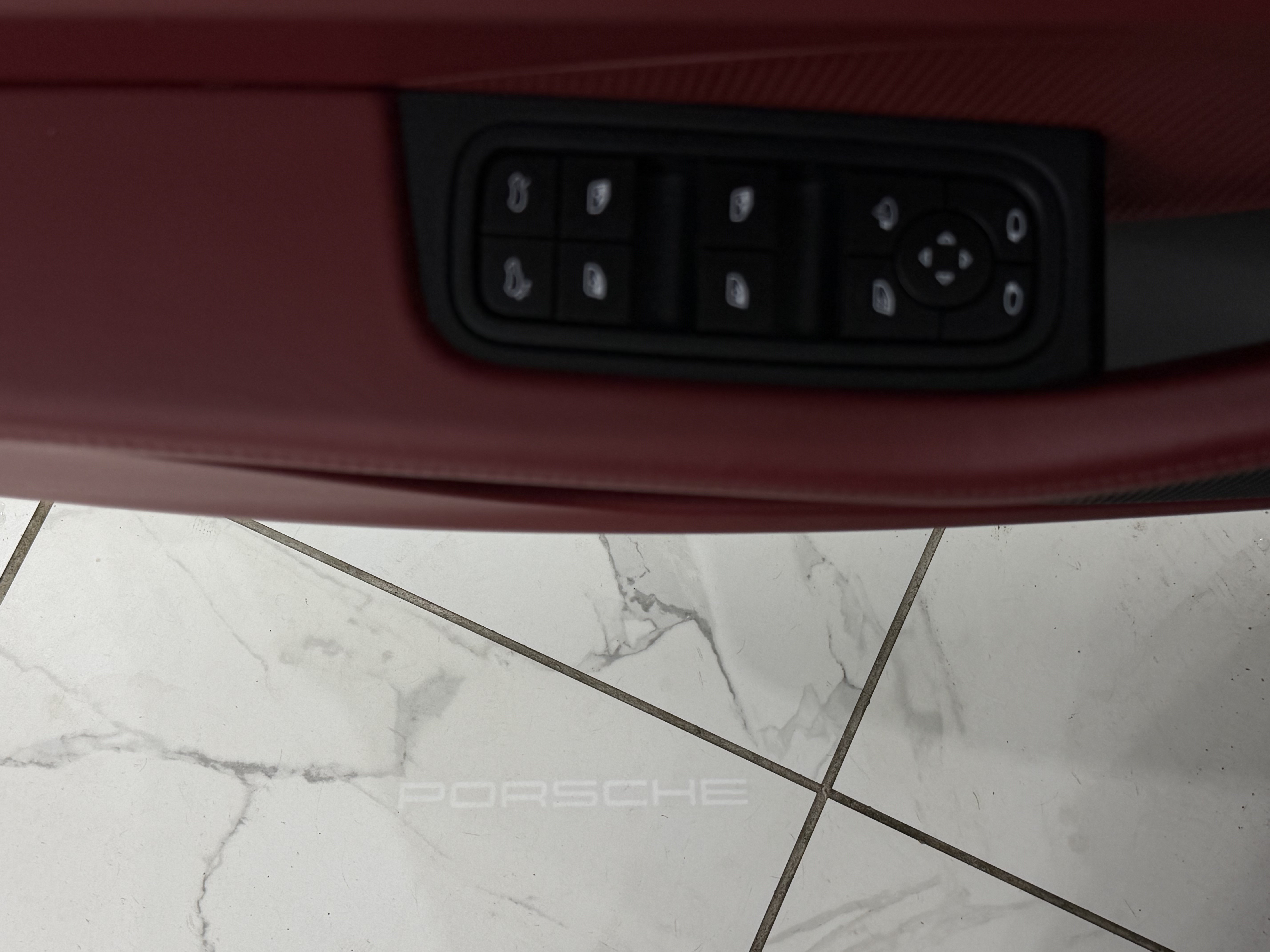Used 2025 Porsche Macan 4S Electric AWD/4WD image 28