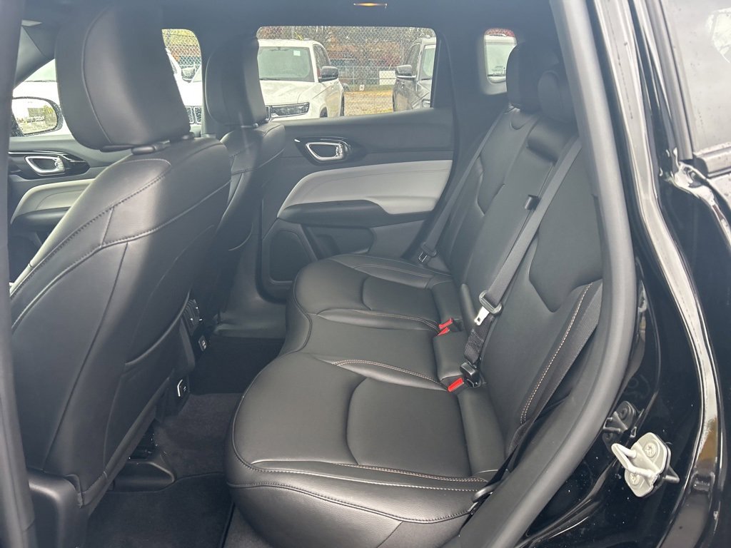 Used 2024 Jeep Compass Limited image 15