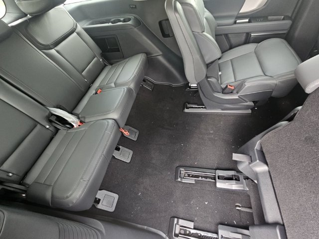 New 2026 Ford Expedition Active RWD image 13