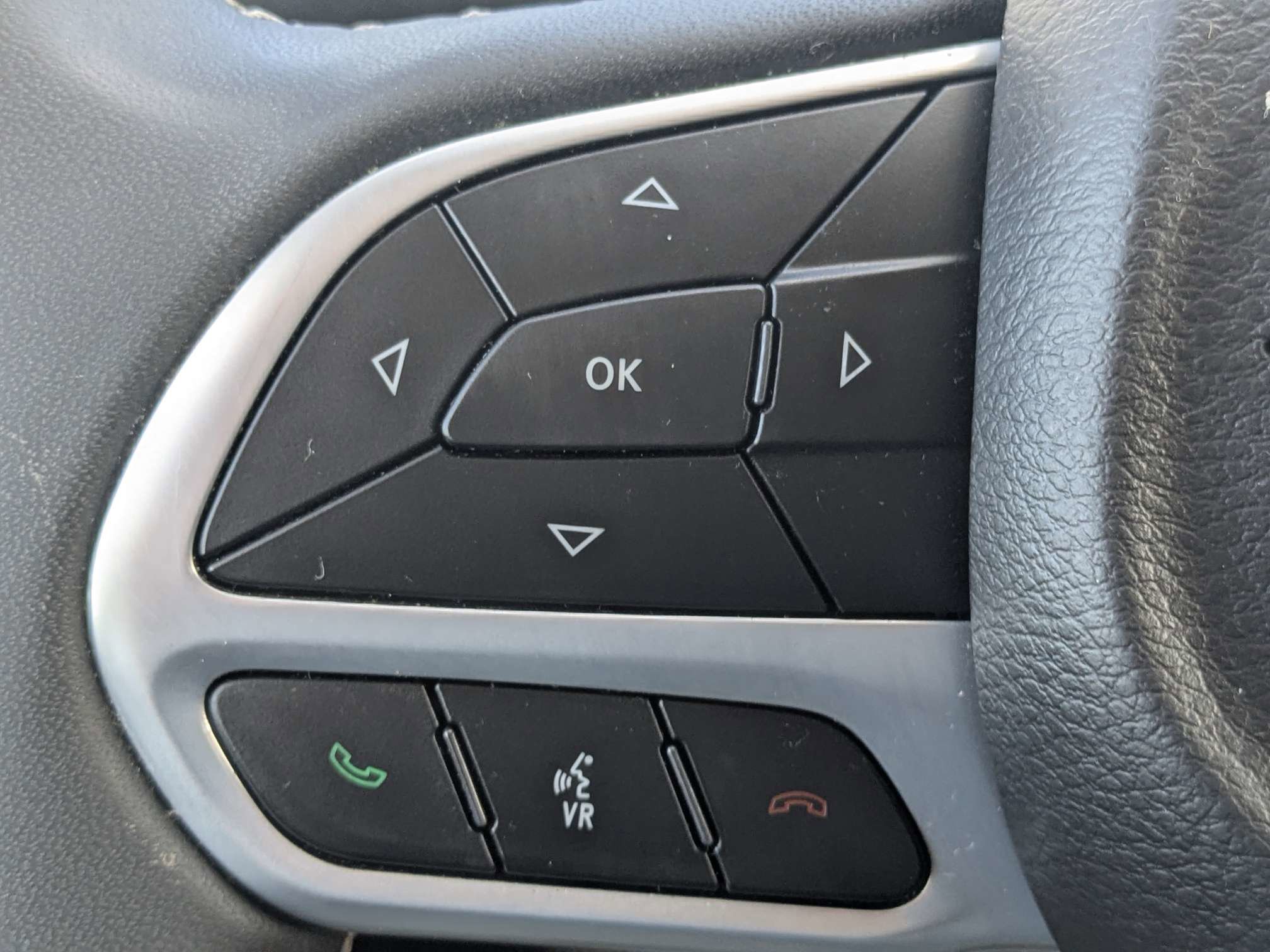 Used 2023 Chrysler Pacifica Limited FWD image 37