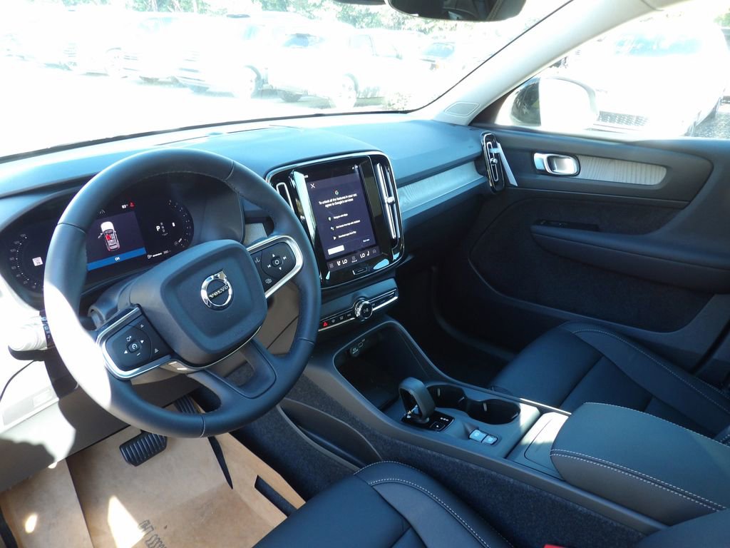 New 2026 Volvo XC40 B4 Core w/ Climate Package image 13
