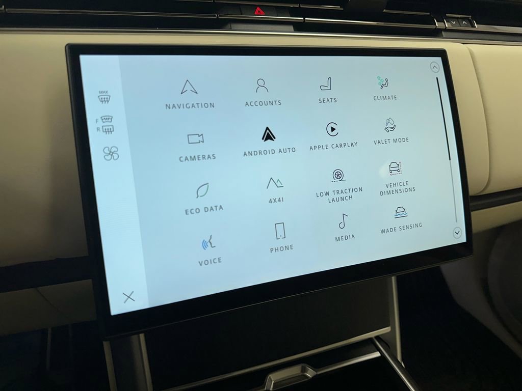 Used 2024 Land Rover Range Rover Long Wheelbase SE image 22