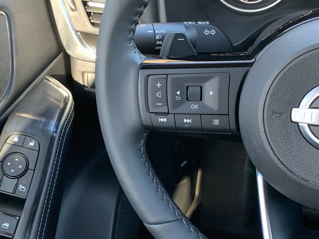 Used 2023 Nissan Rogue SV w/ SV Premium B Package image 14