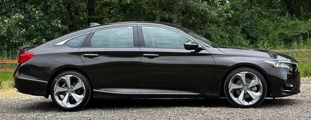 Used 2018 Honda Accord Touring image 10