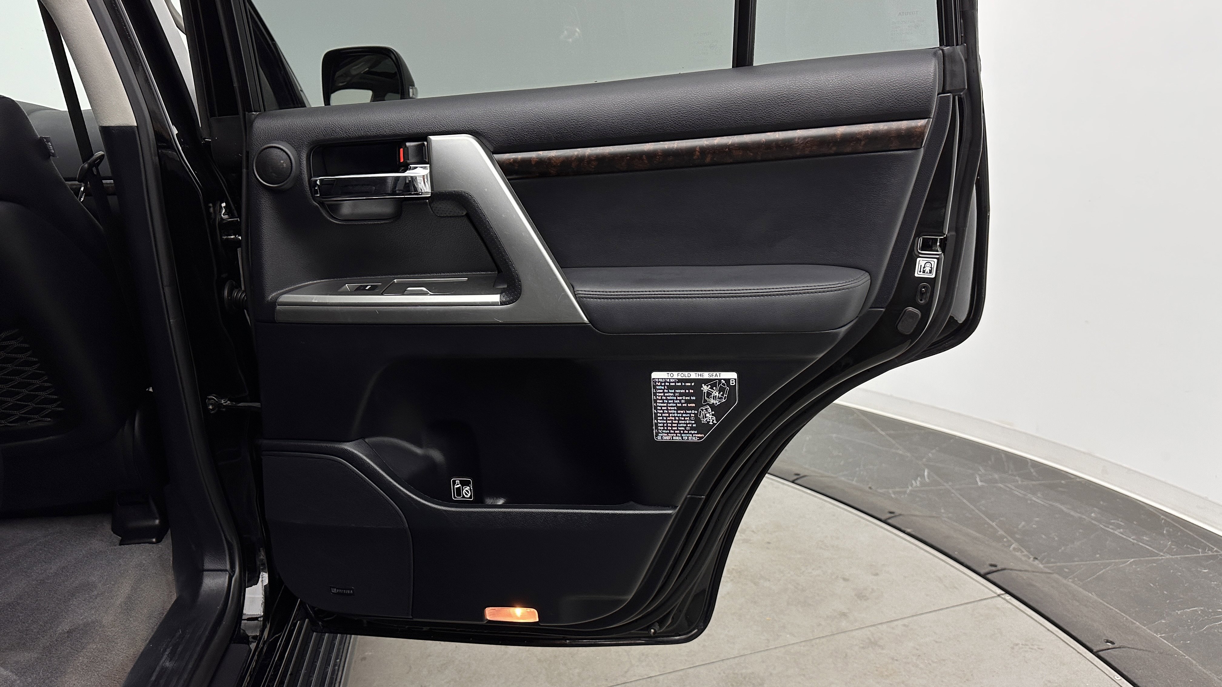 Used 2014 Toyota Land Cruiser AWD/4WD image 36