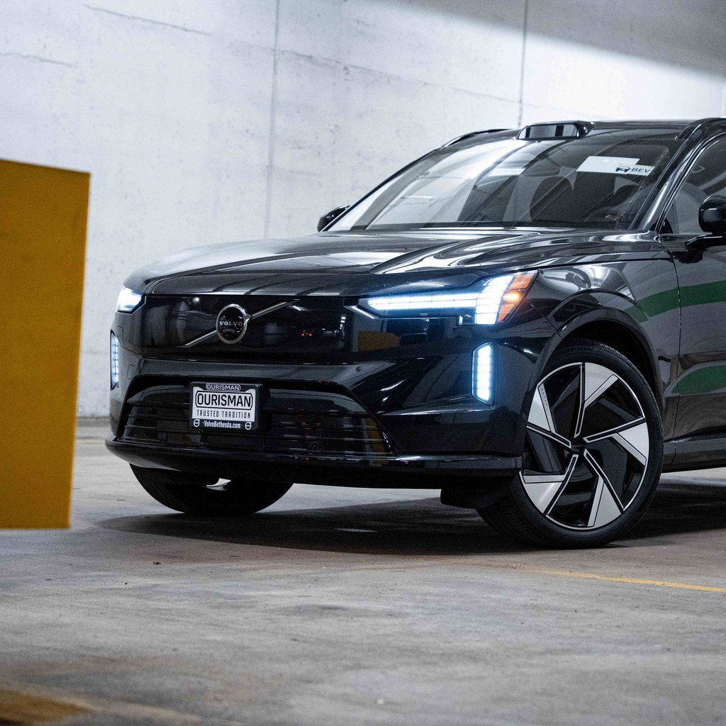 New 2025 Volvo EX90 Ultra image 2