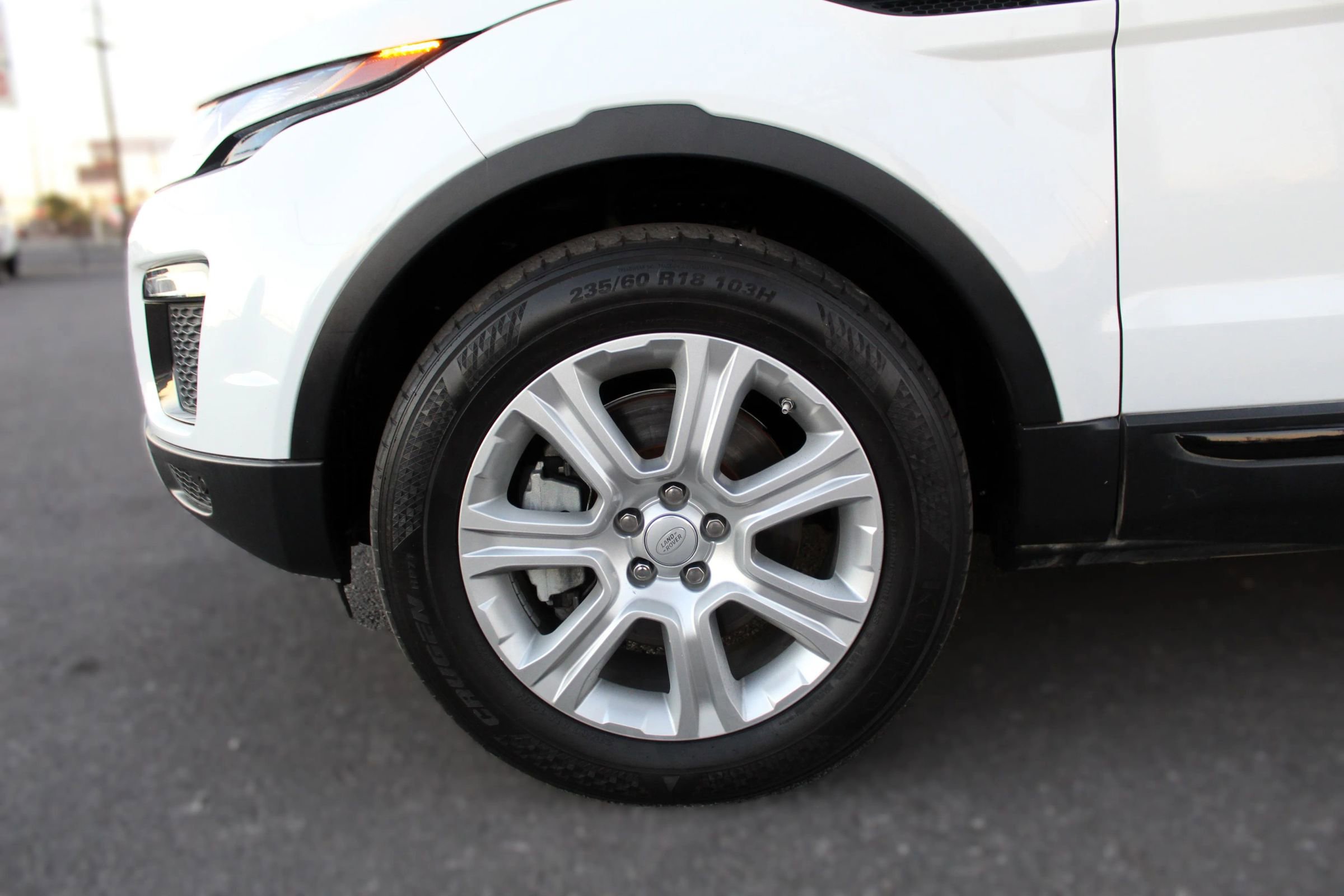 Used 2018 Land Rover Range Rover Evoque SE Sport Utility 4D image 12