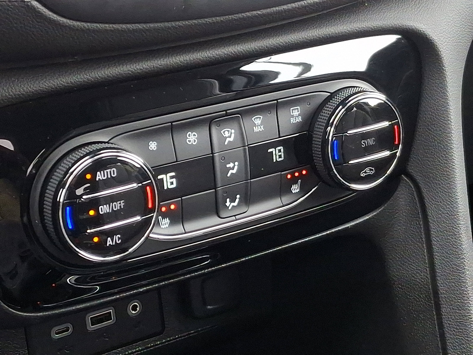 Used 2023 Buick Encore GX Select image 15