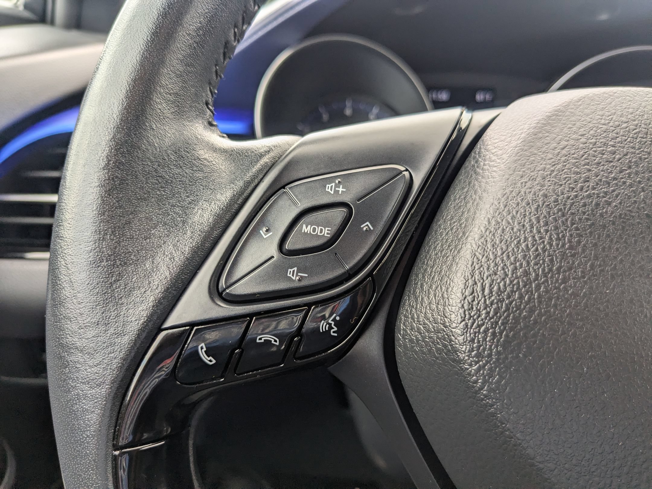 Used 2021 Toyota C-HR XLE FWD image 21