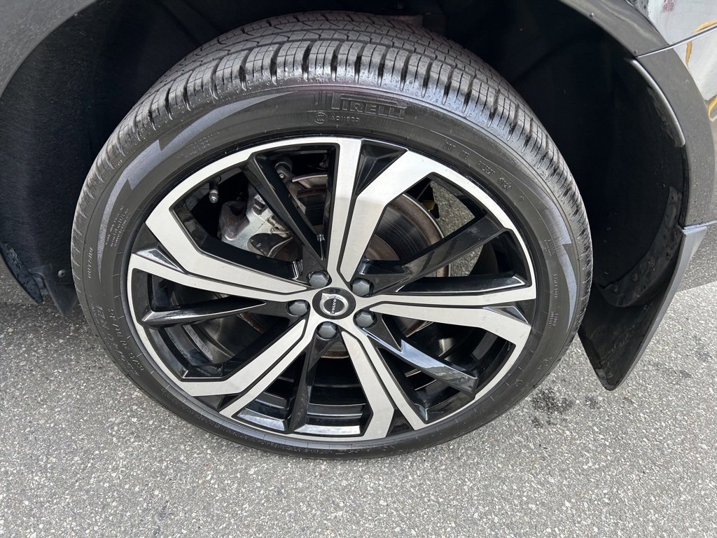Certified 2024 Volvo XC60 T8 Ultimate w/ Protection Package Premier image 8