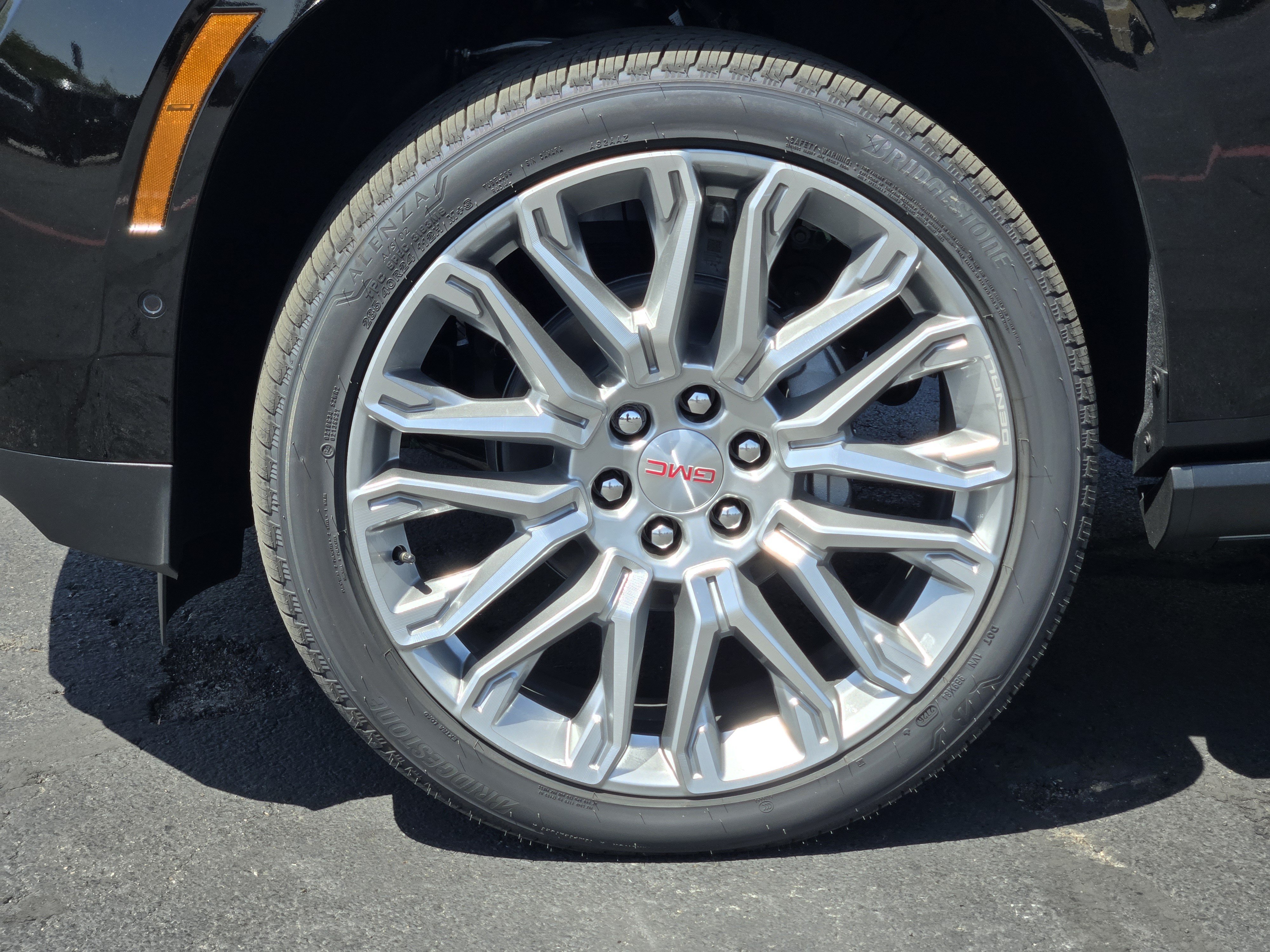 New 2026 GMC Yukon XL Denali w/ Denali Reserve Package AWD/4WD image 10