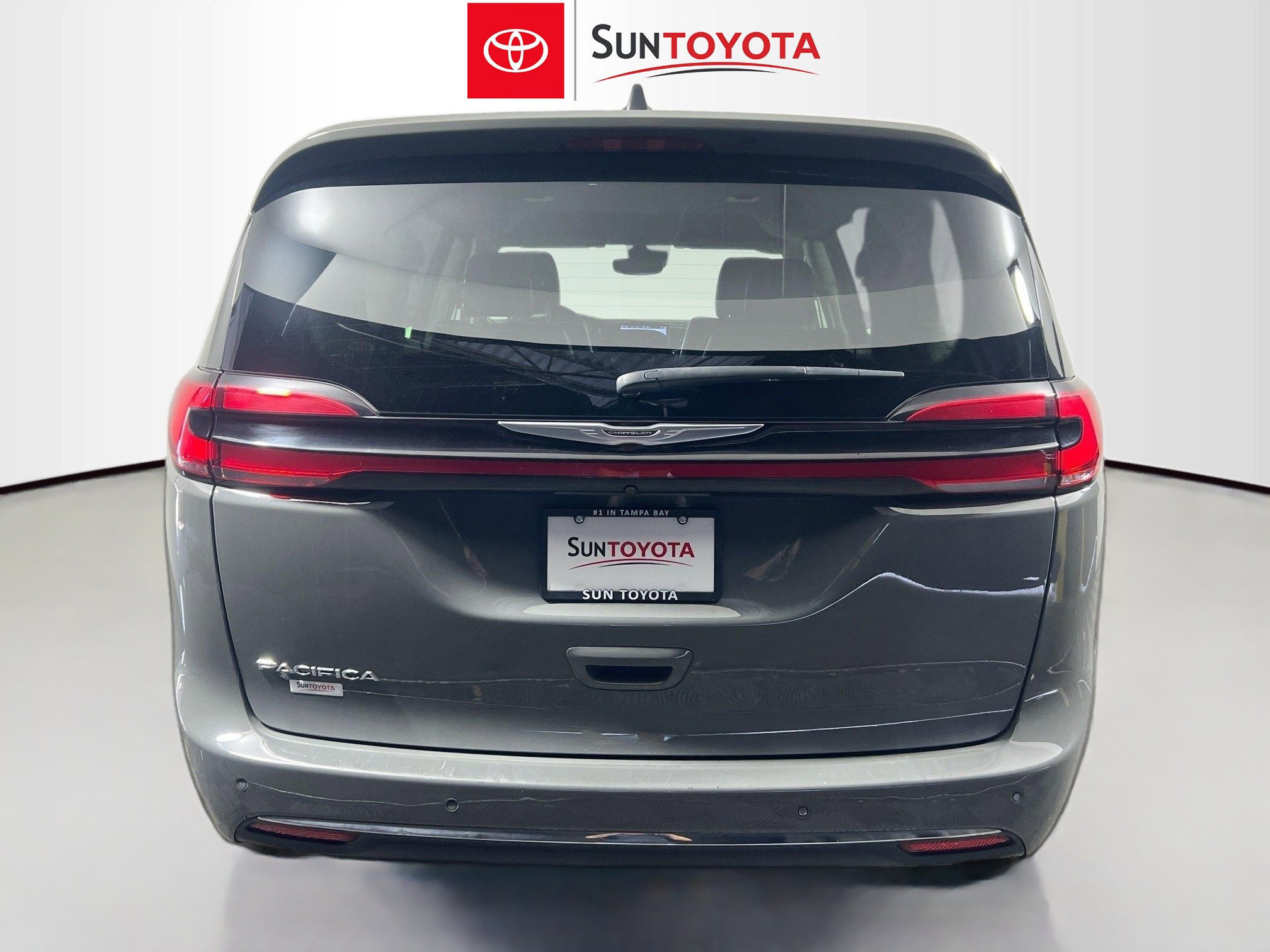Used 2023 Chrysler Pacifica Touring-L image 5