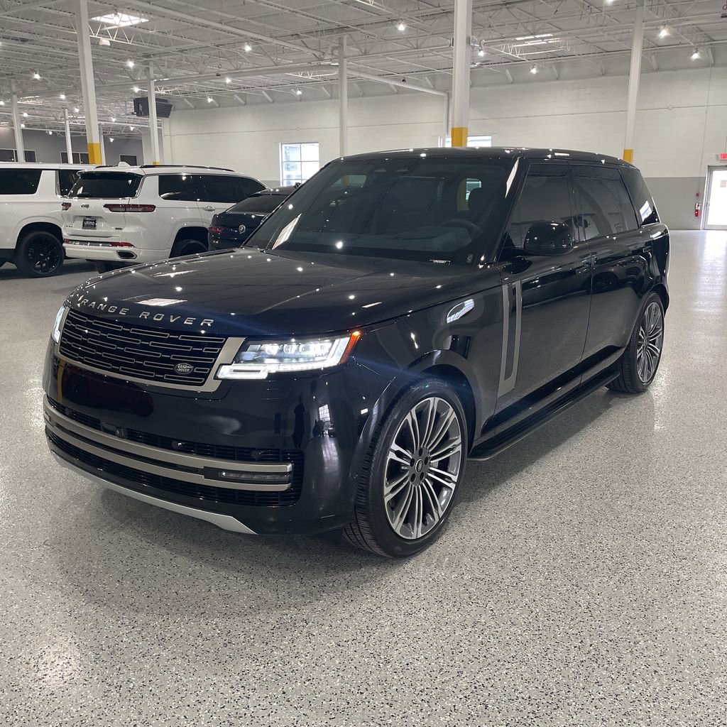 Used 2025 Land Rover Range Rover Long Wheelbase SE image 3