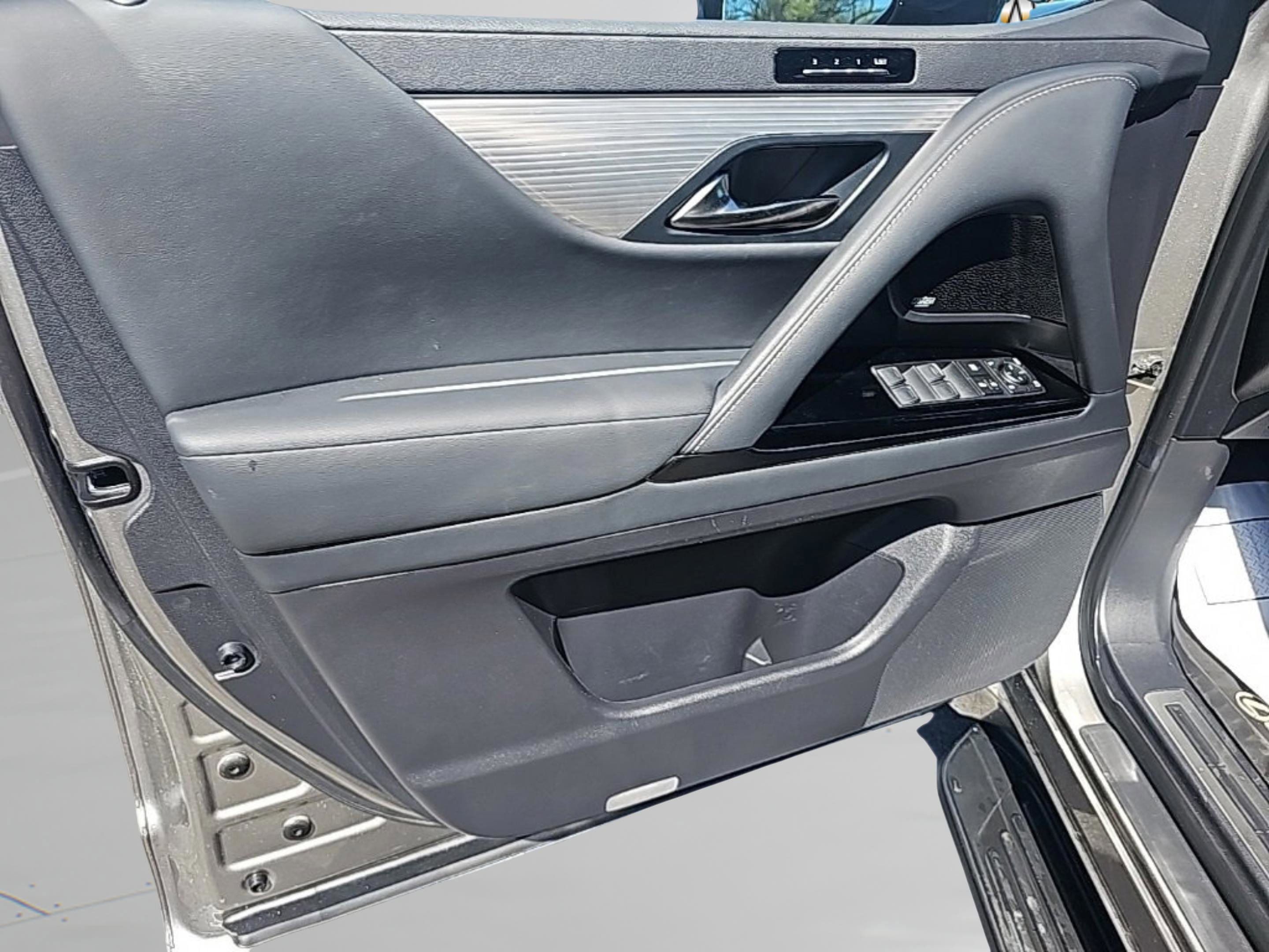 Used 2023 Lexus LX 600 F Sport AWD/4WD image 18