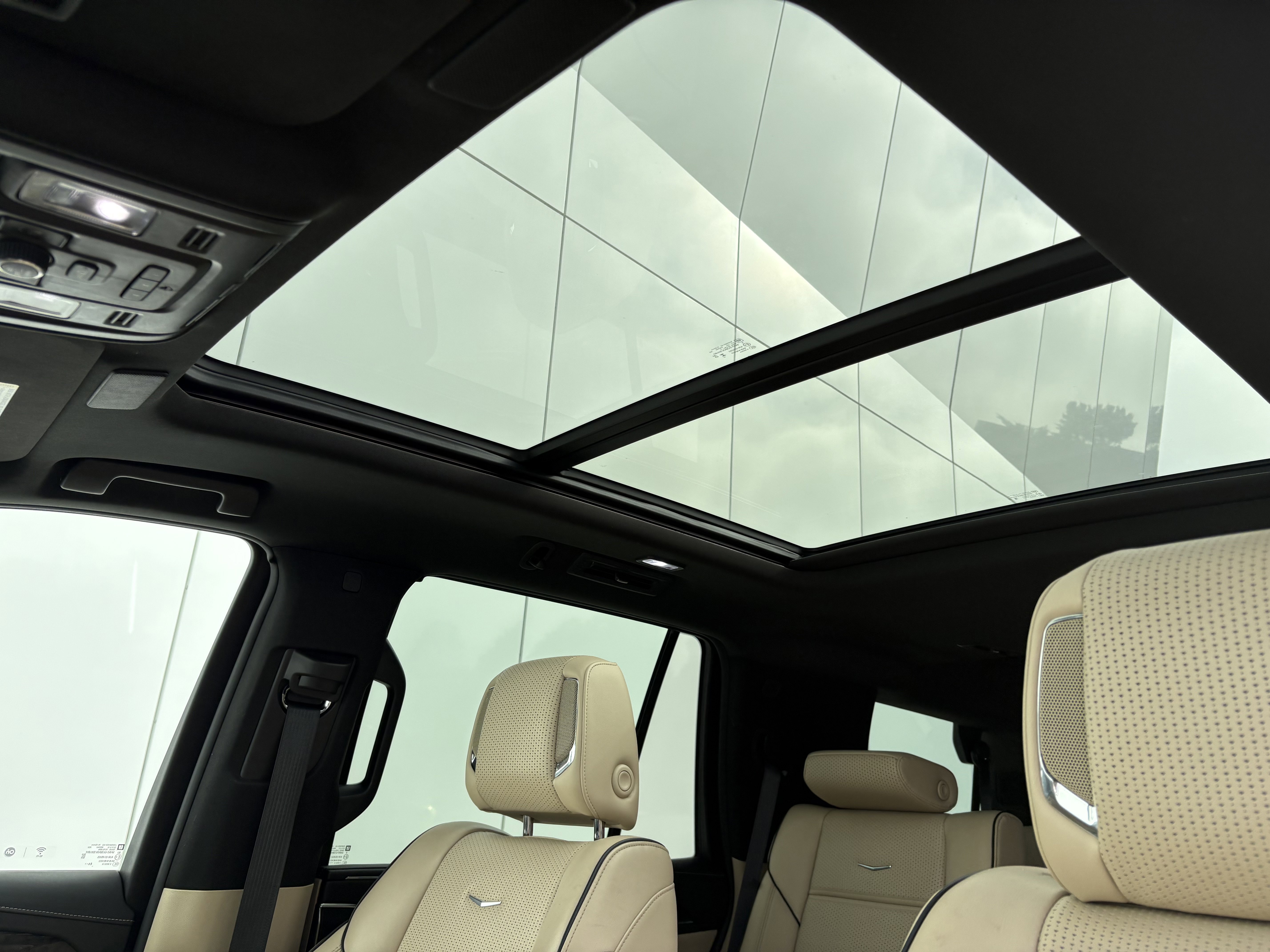 Certified 2024 Cadillac Escalade Premium Luxury image 17