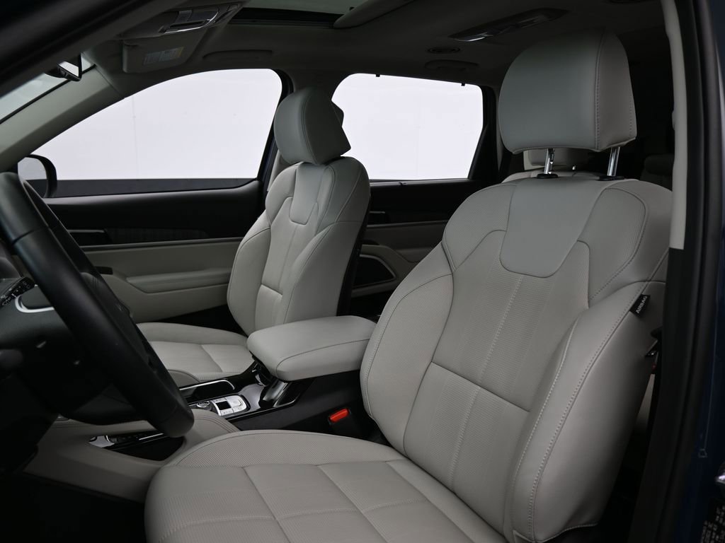 Used 2025 Kia Telluride EX w/ EX Captain's Chair Package image 10