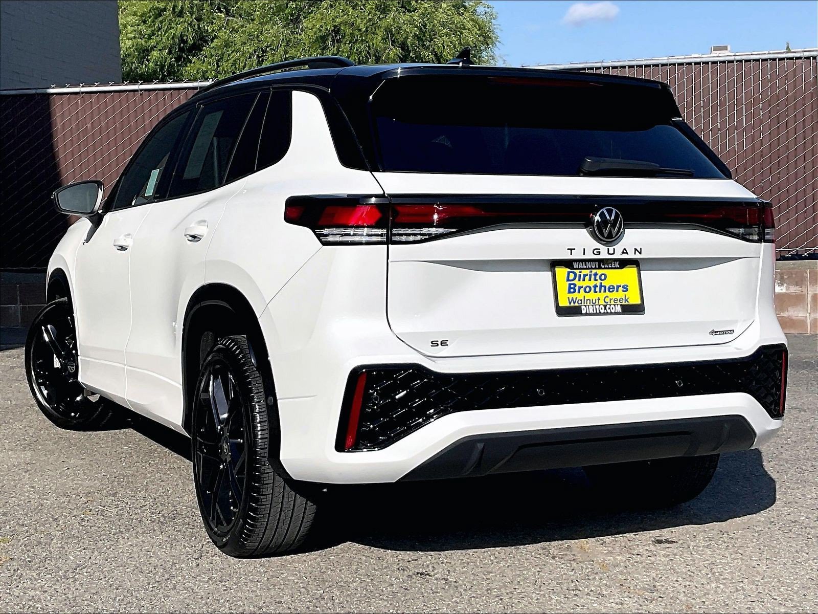 Certified 2025 Volkswagen Tiguan SE R-Line AWD/4WD image 10