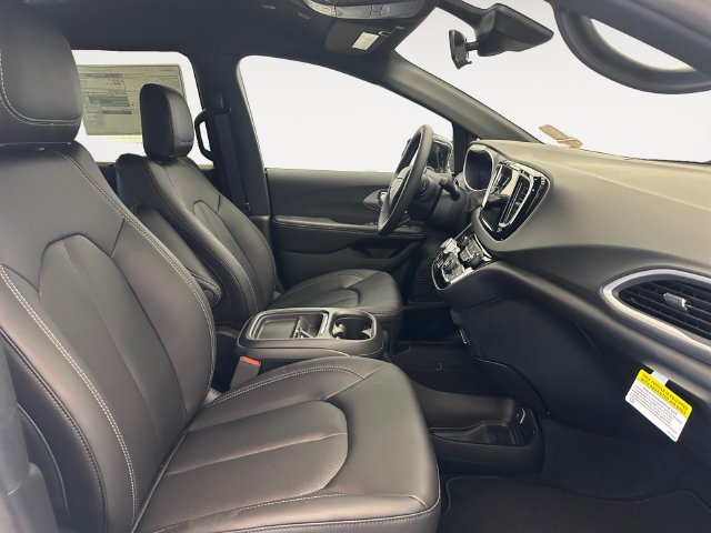 New 2027 Chrysler Pacifica LX FWD image 15