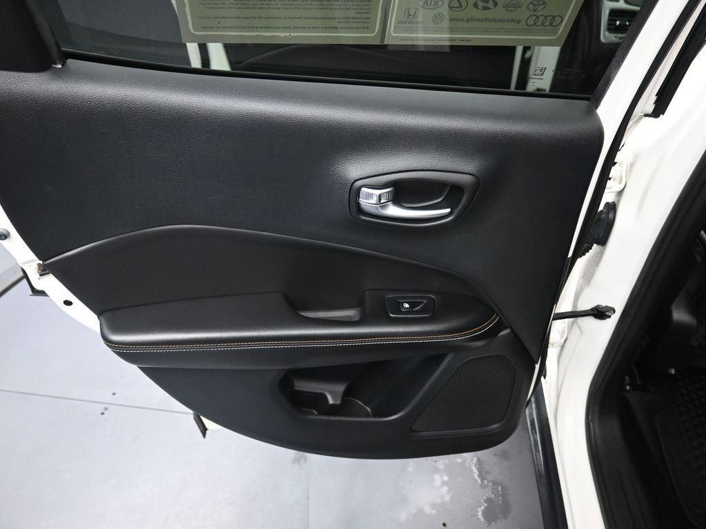 Used 2020 Jeep Compass Latitude w/ Cold Weather Group image 27