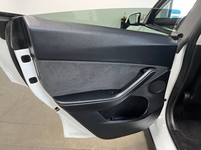 Used 2024 Tesla Model Y Long Range AWD/4WD image 19