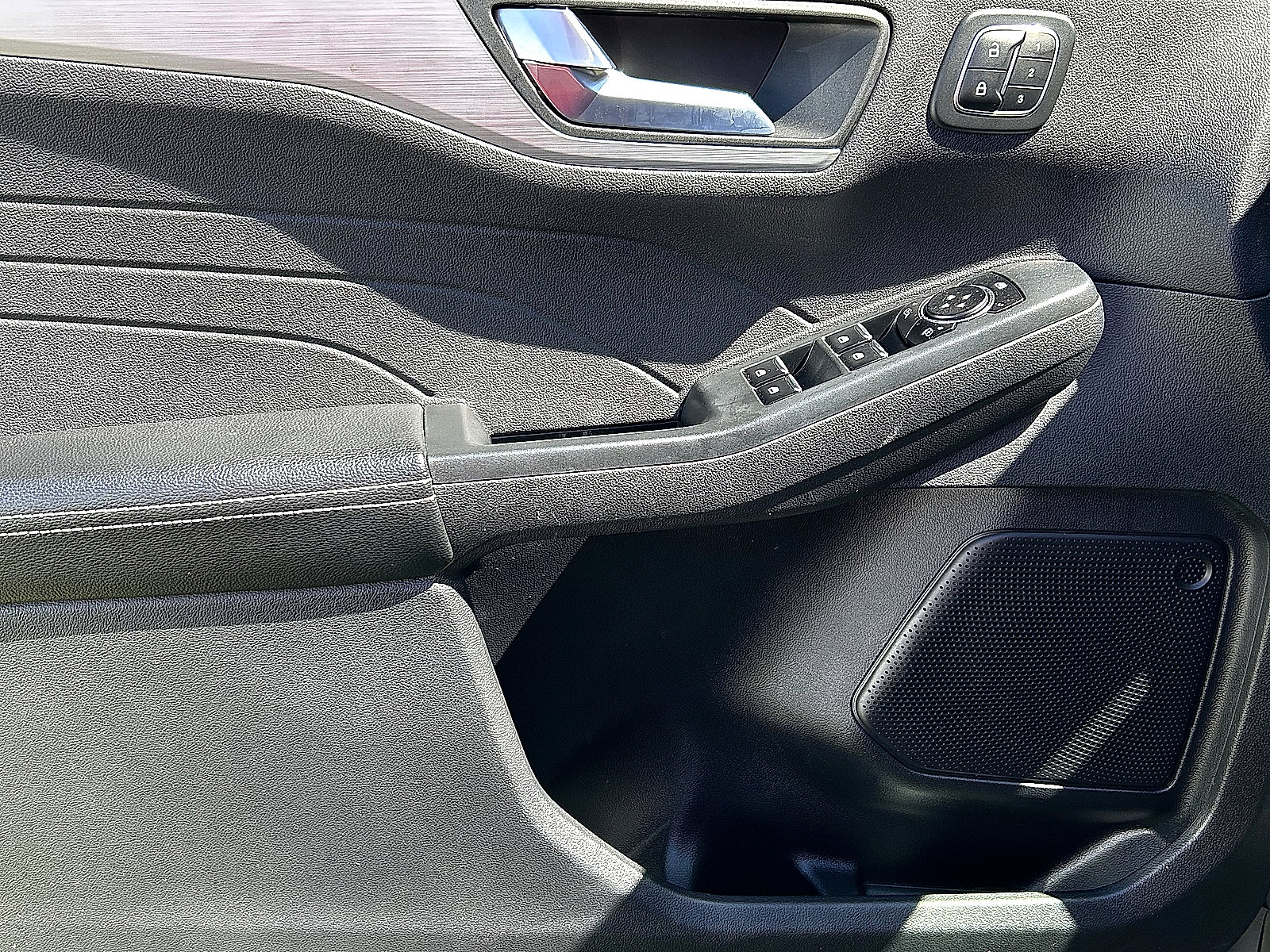 Used 2023 Ford Escape Platinum AWD/4WD image 12