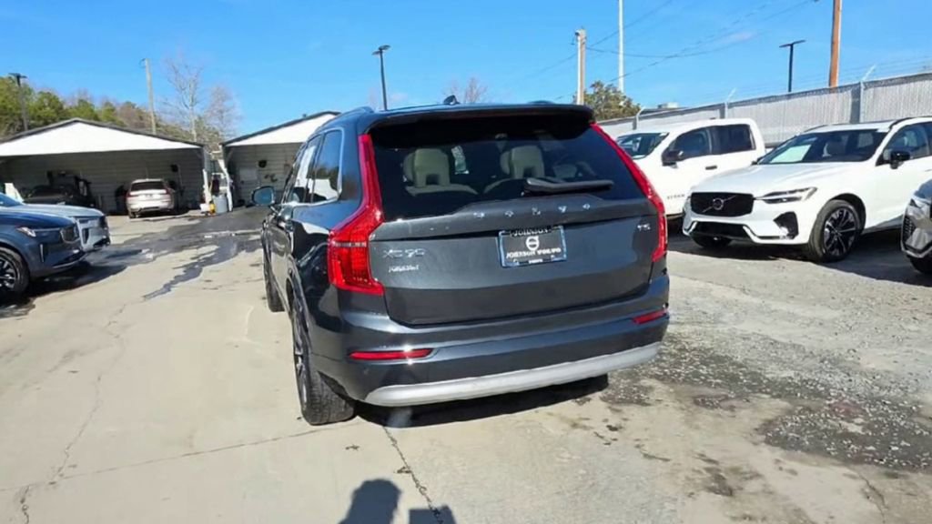 Used 2022 Volvo XC90 T5 Momentum w/ Advanced Package image 10