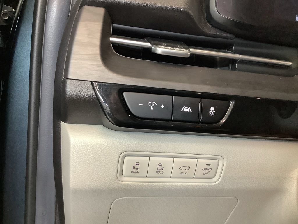 Certified 2023 Kia Carnival SX FWD image 18
