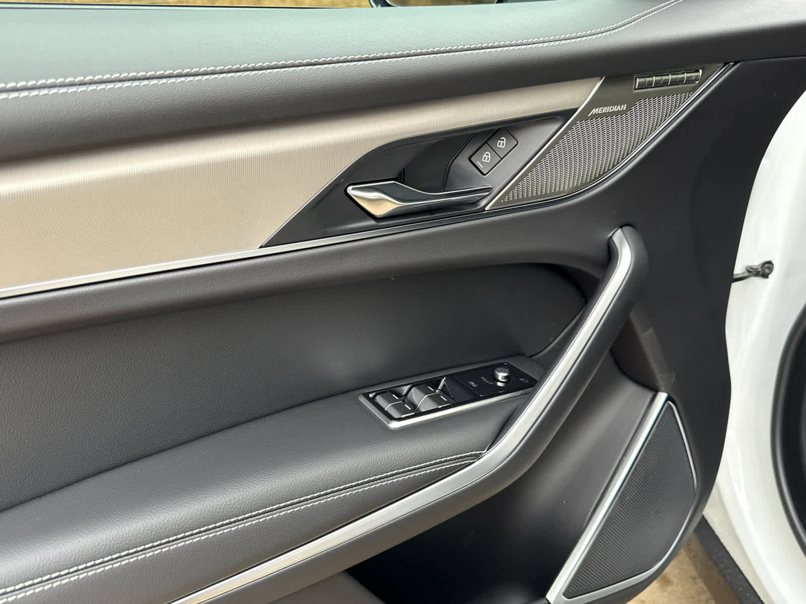 New 2026 Jaguar F-PACE R-Dynamic S image 15