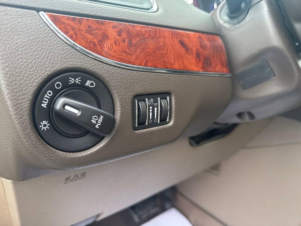 Used 2016 Chrysler Town & Country Touring w/ Driver Convenience Group image 18