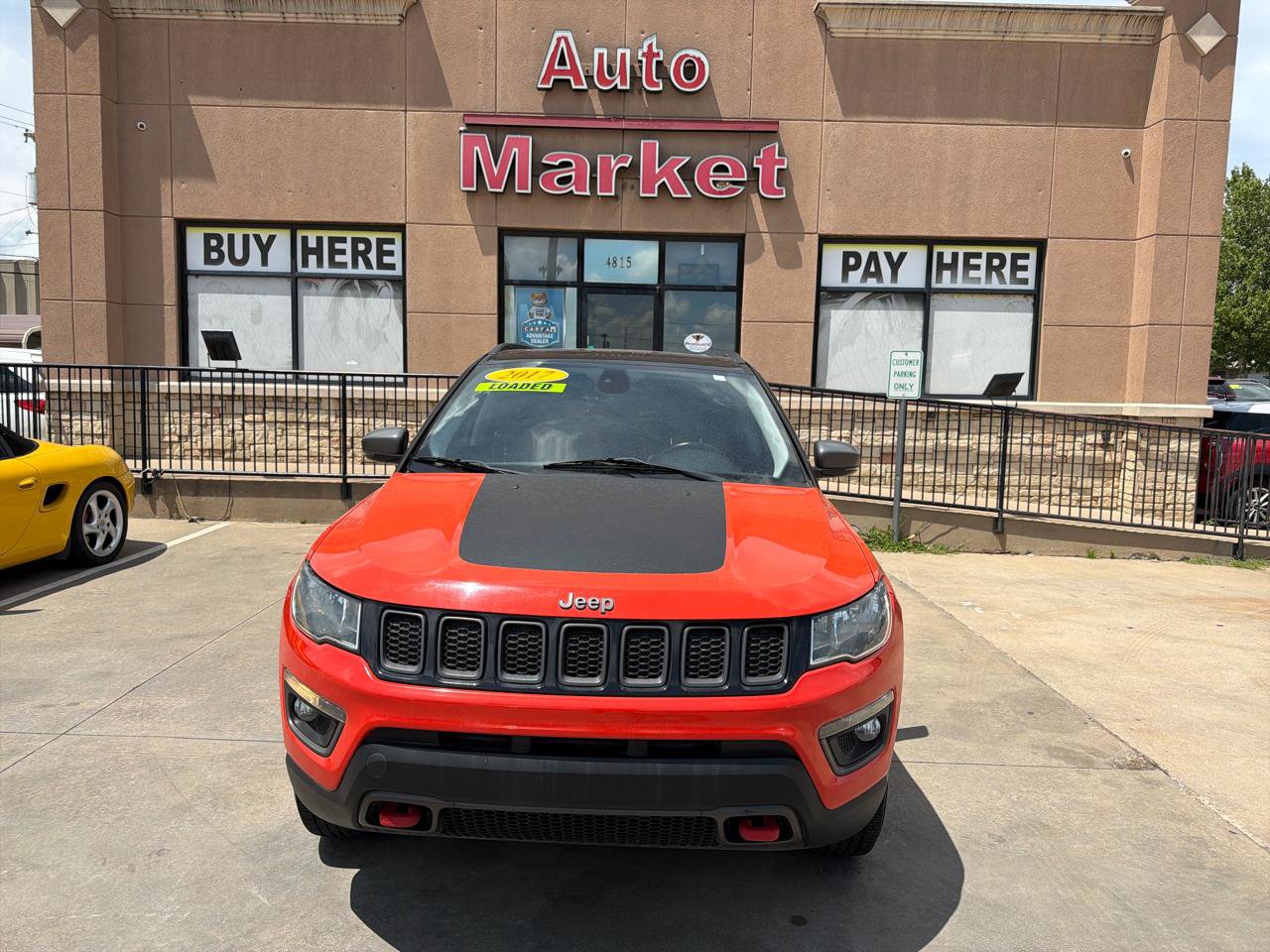 Used 2017 Jeep Compass Trailhawk w/ Leather Interior Group AWD/4WD image 2