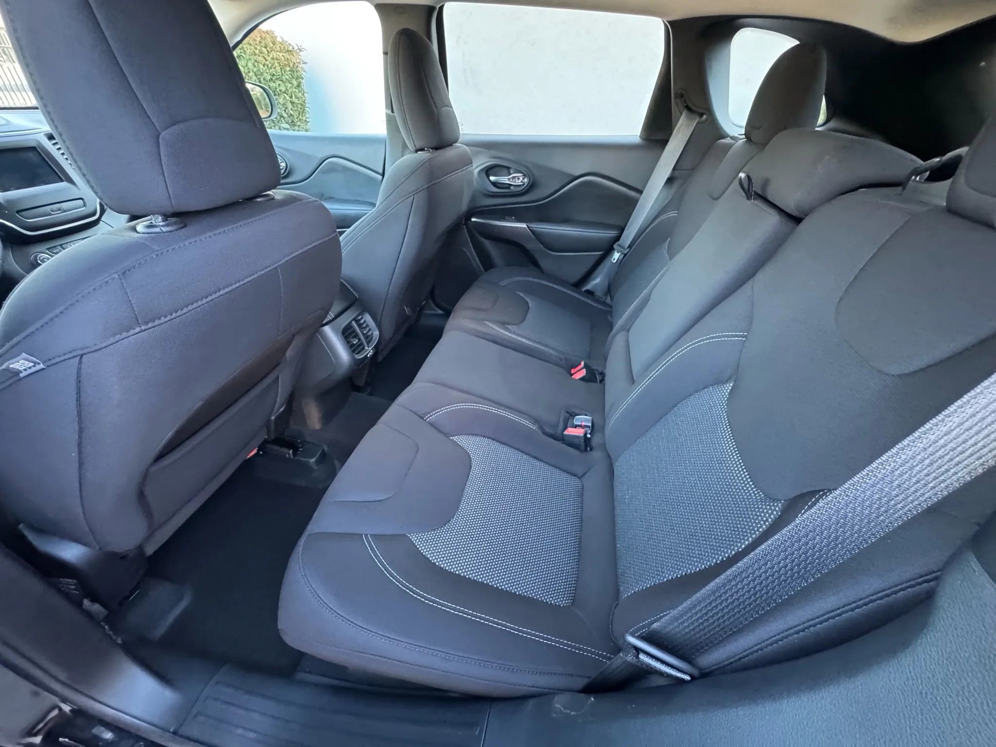 Used 2020 Jeep Cherokee Latitude image 16