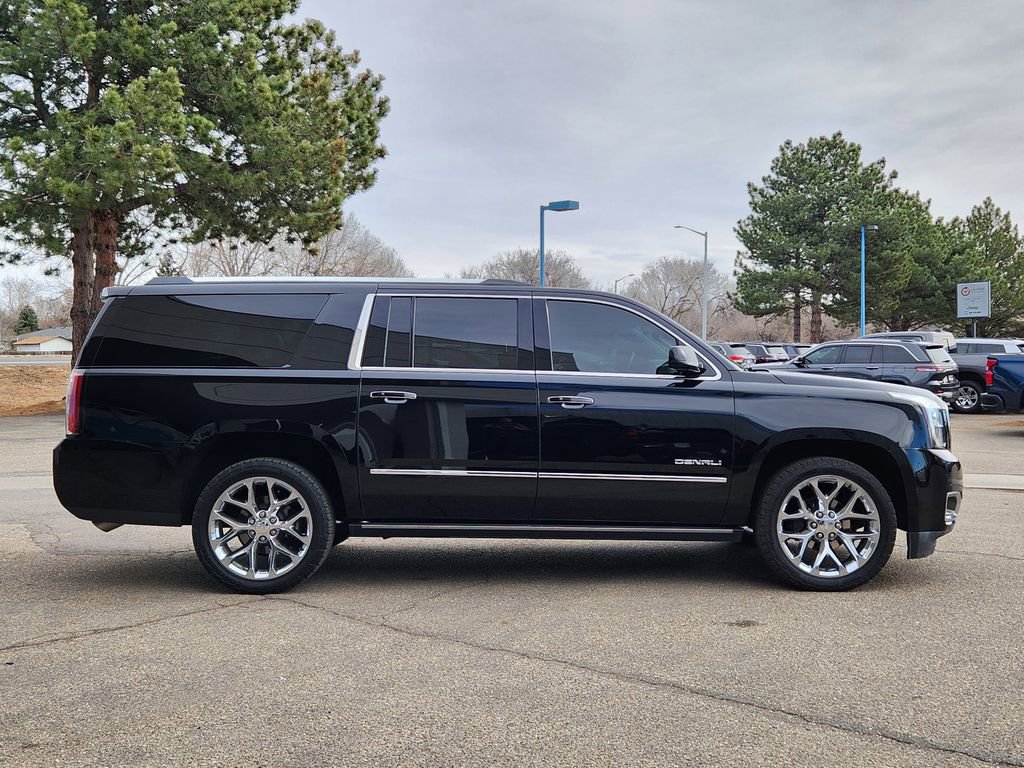 Used 2020 GMC Yukon XL Denali w/ Denali Premium Package image 2