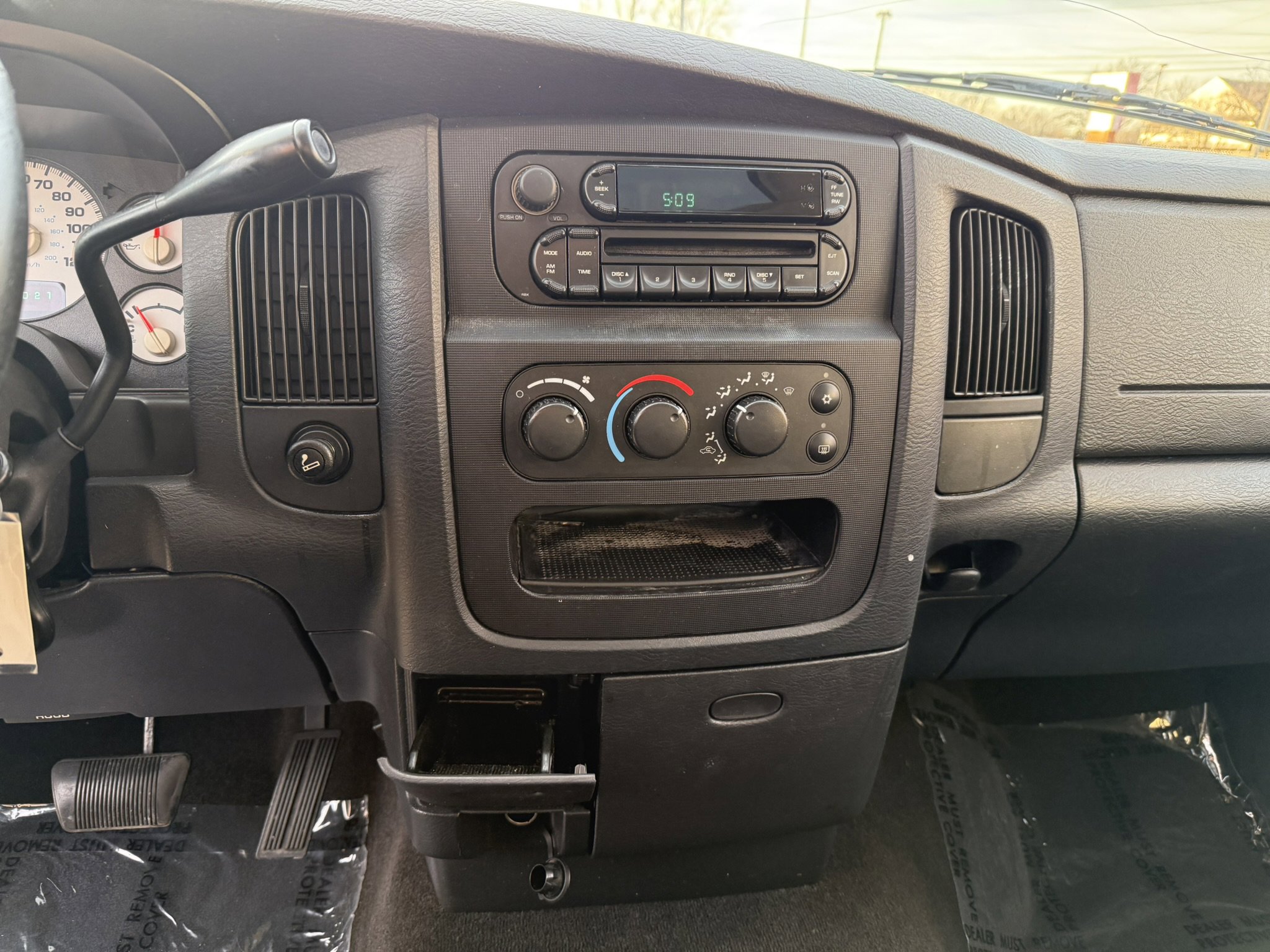Used 2005 Dodge Ram 1500 Truck SLT image 12