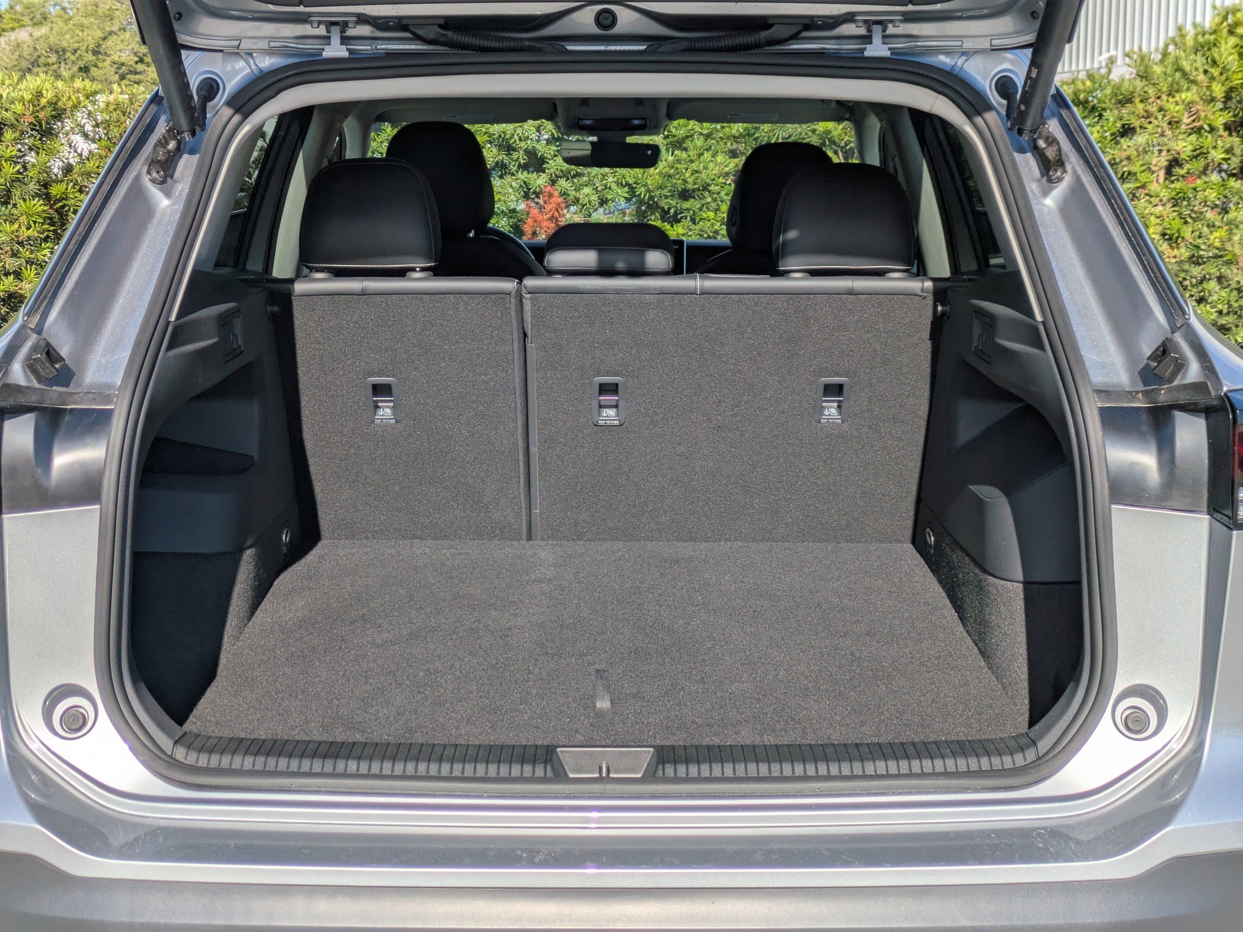 Certified 2025 Volkswagen Tiguan SE FWD image 12