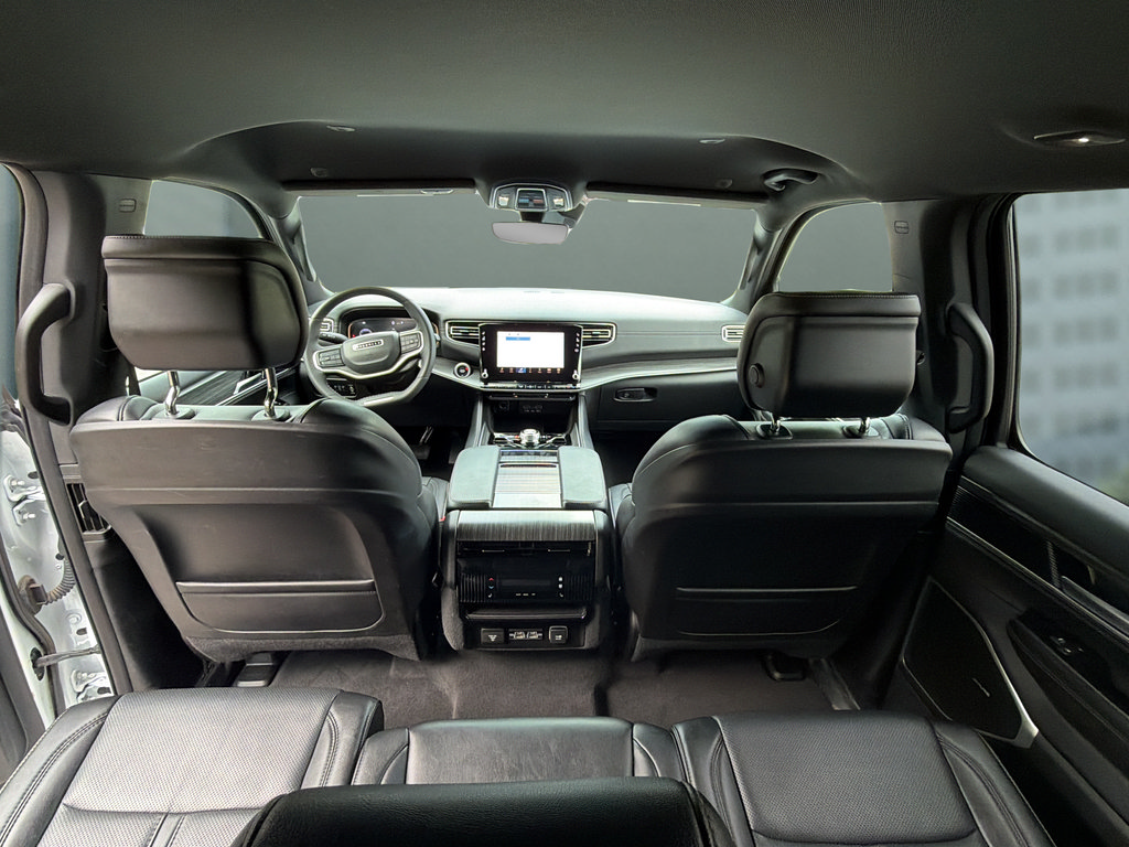 Used 2024 Jeep Wagoneer L Series III w/ Flexible Seating Group AWD/4WD image 22