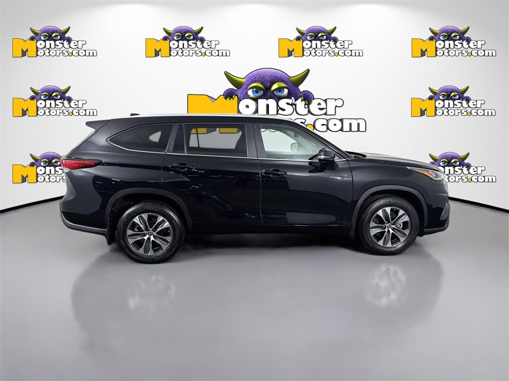 Used 2023 Toyota Highlander L image 4