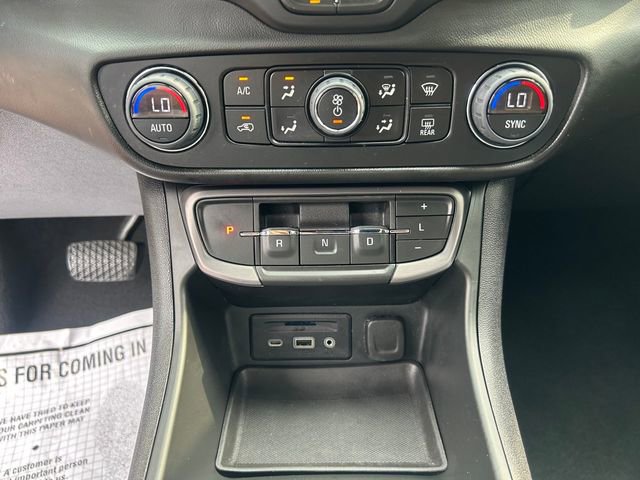 Used 2022 GMC Terrain AT4 image 15