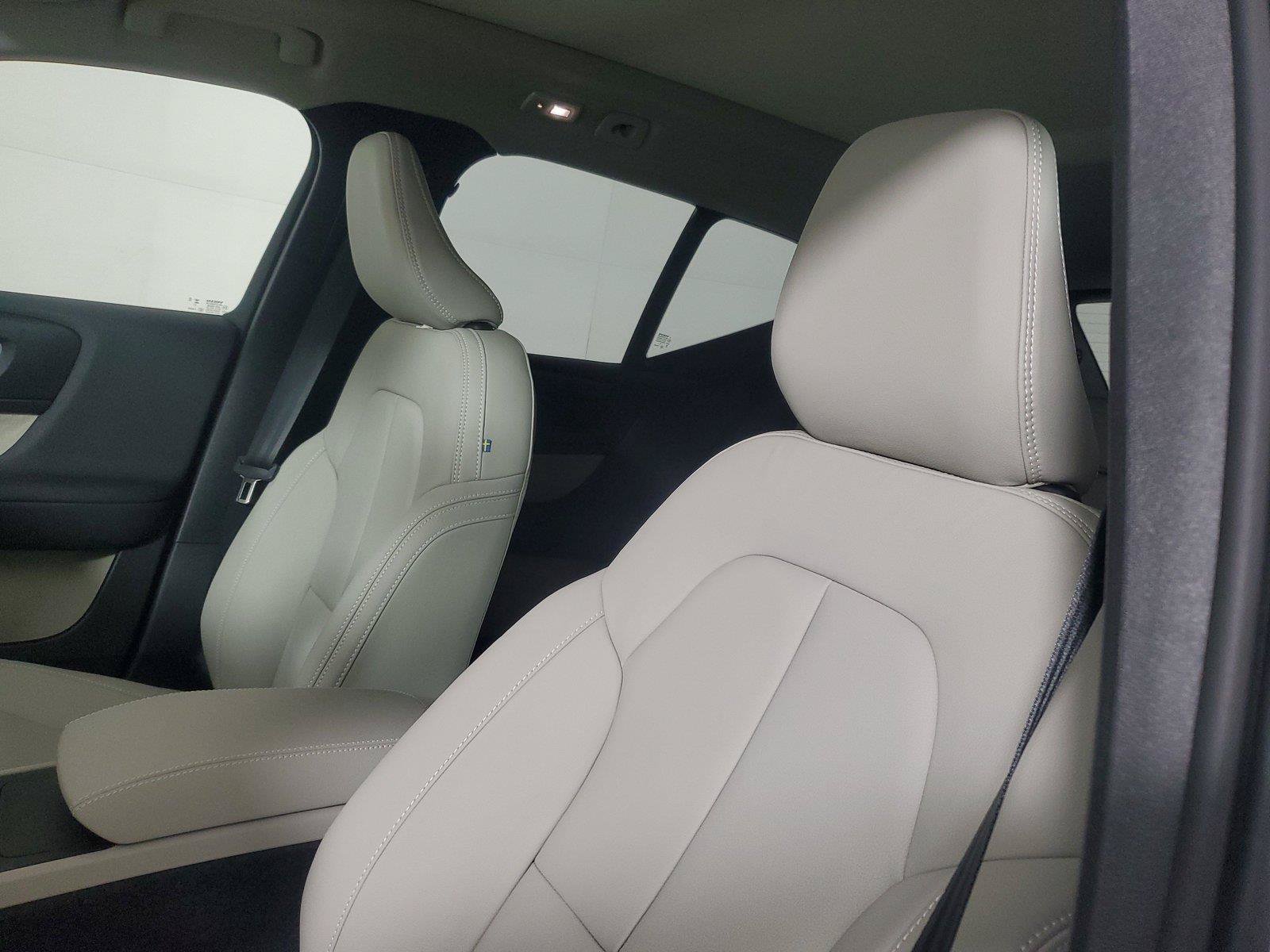 New 2026 Volvo XC40 B5 Plus w/ Protection Package Premier AWD/4WD image 23