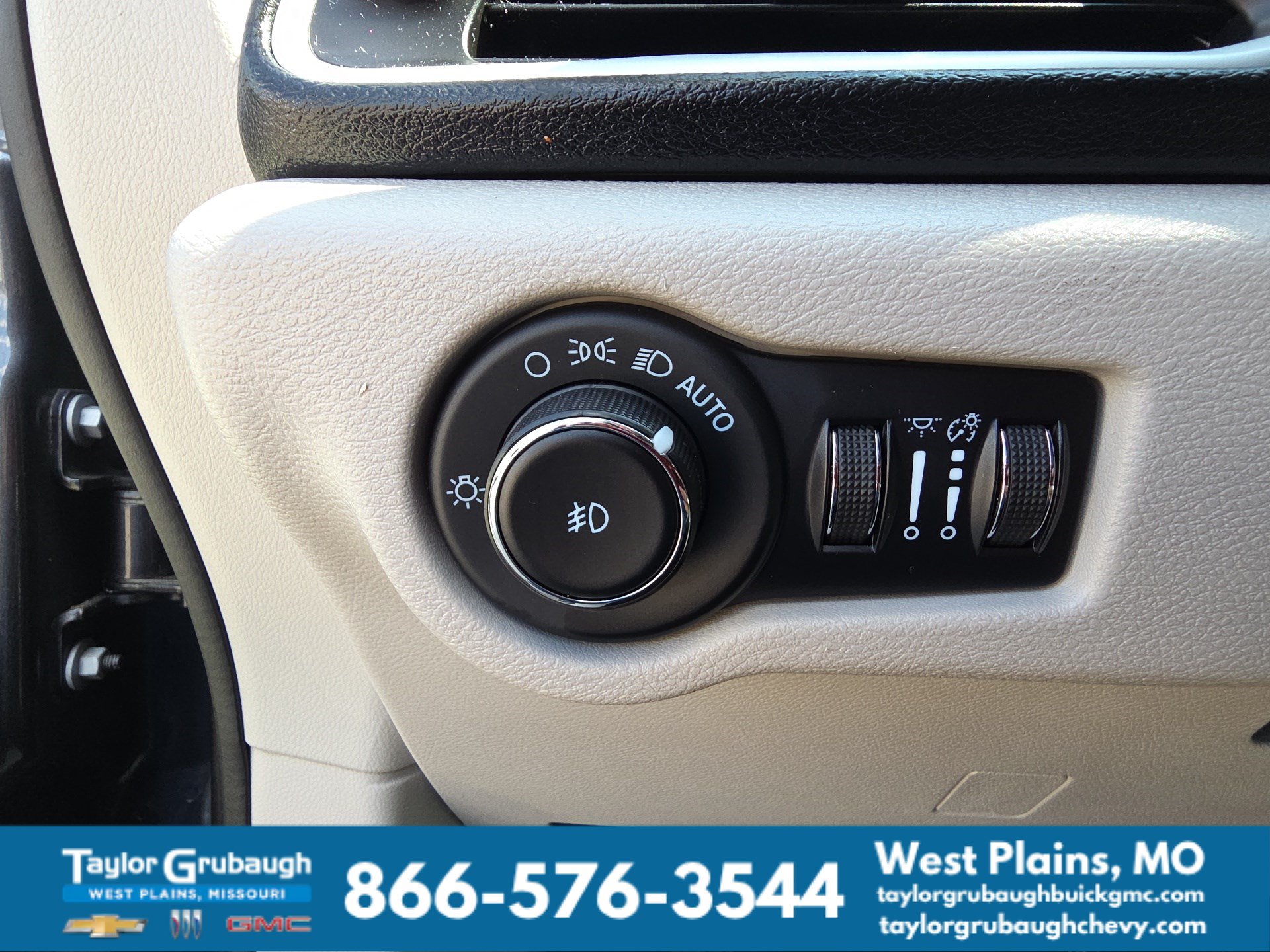 Used 2023 Chrysler Pacifica Touring-L FWD image 20