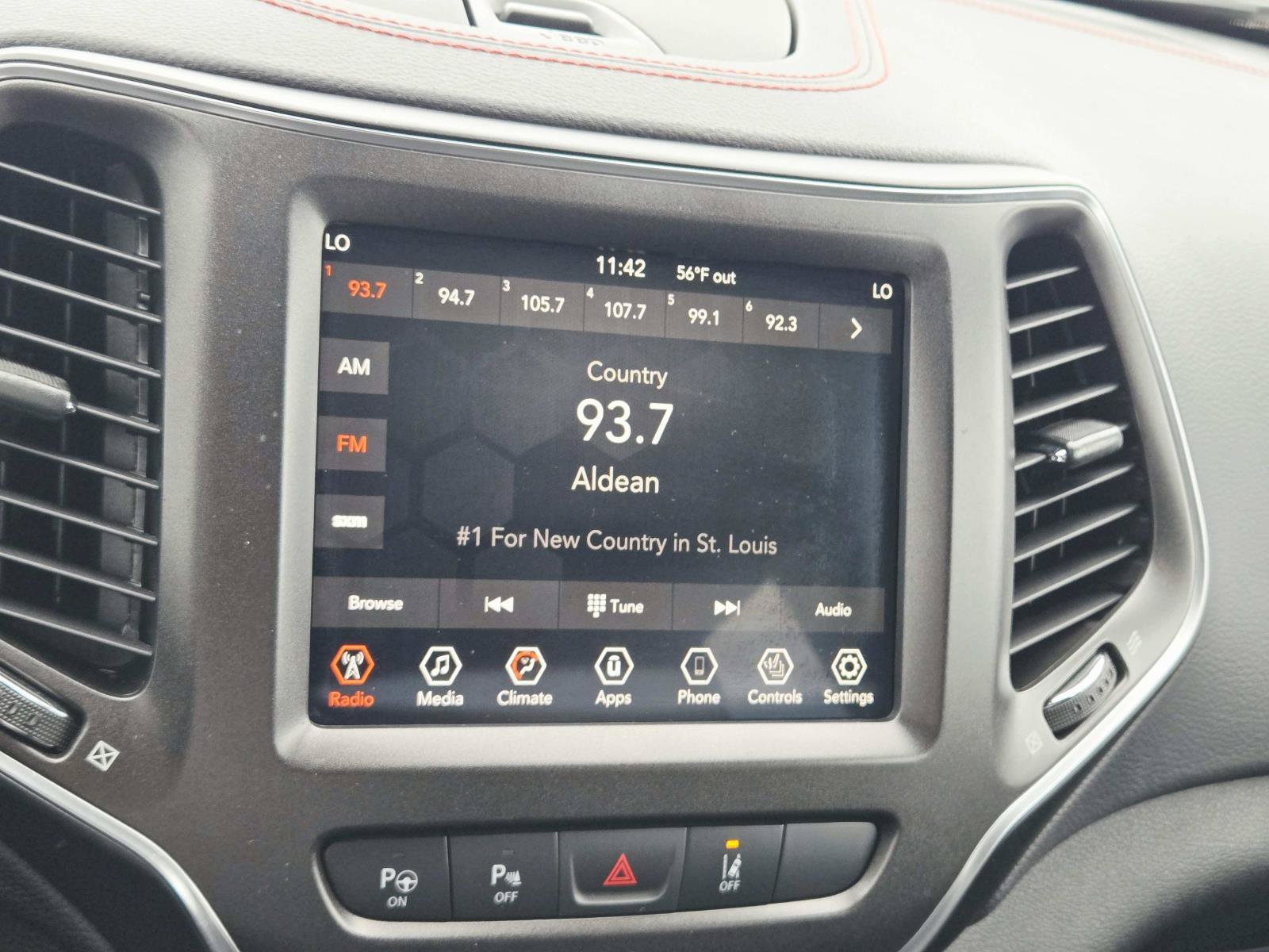 Used 2019 Jeep Cherokee Trailhawk AWD/4WD image 29