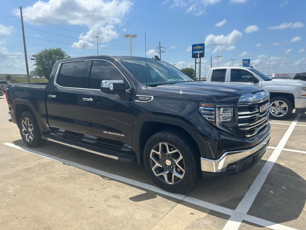 Used 2023 GMC Sierra 1500 SLT w/ SLT Premium Package AWD/4WD image 13