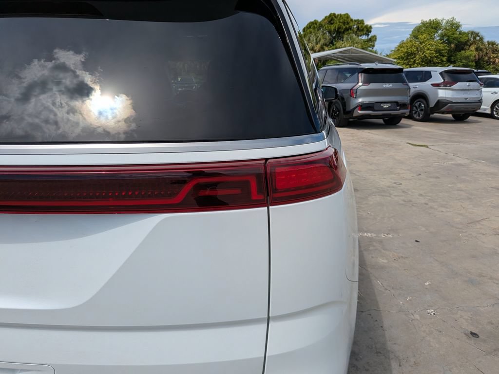 Certified 2024 Kia Carnival SX Prestige FWD image 11