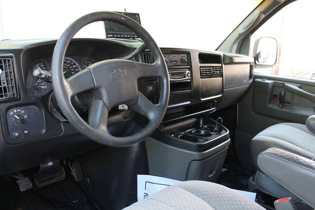 Used 2004 Chevrolet Express 1500 RWD image 12