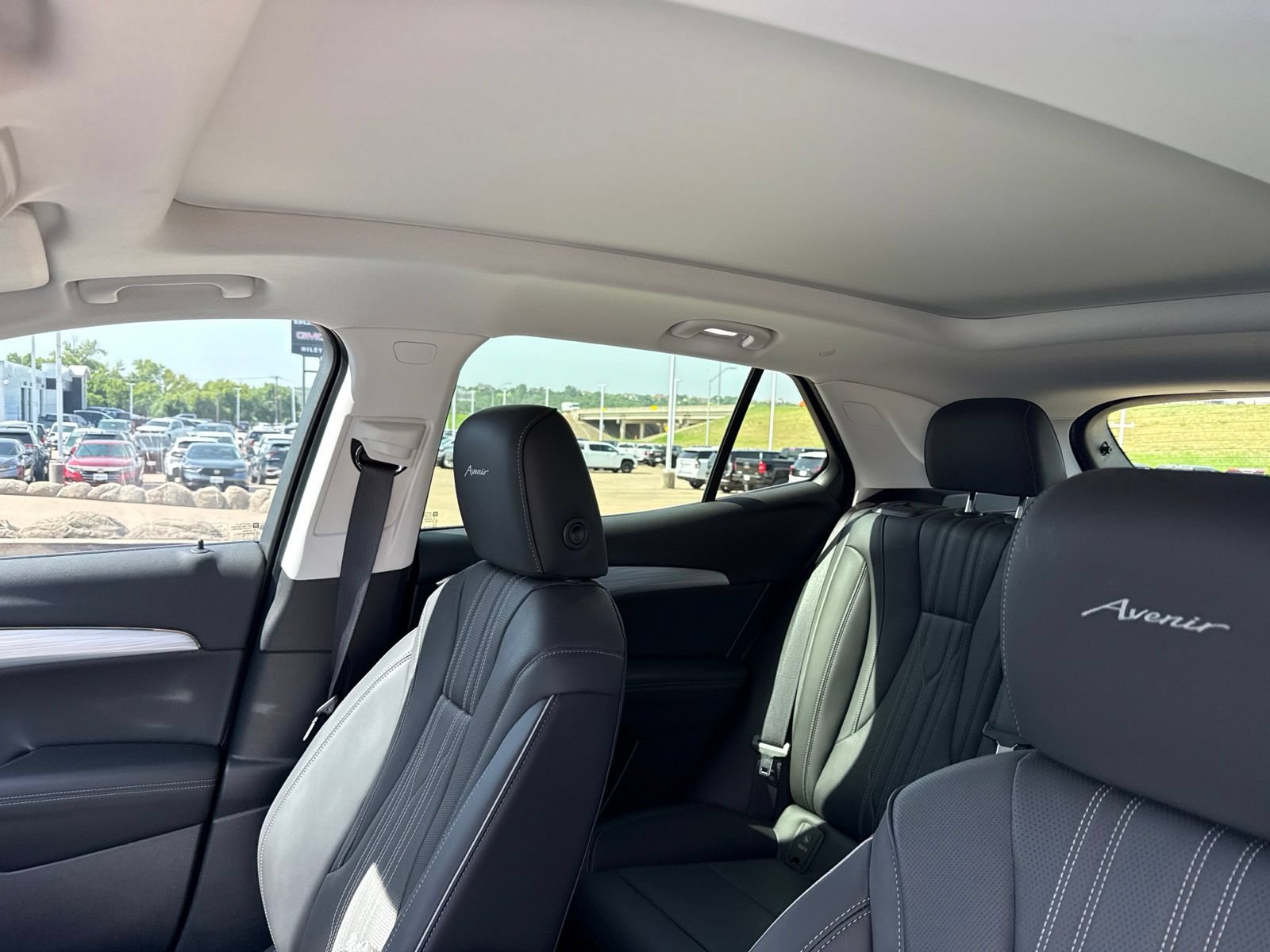 Used 2024 Buick Envision Avenir AWD/4WD image 20