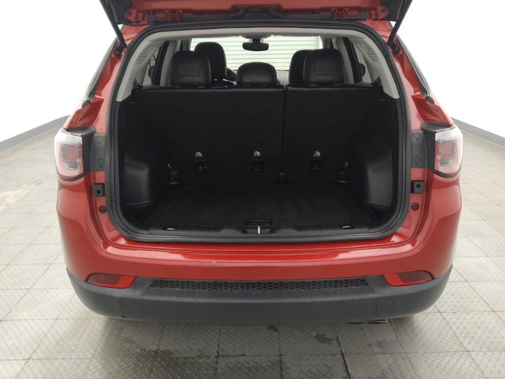 Used 2018 Jeep Compass Latitude w/ Popular Equipment Group FWD image 29