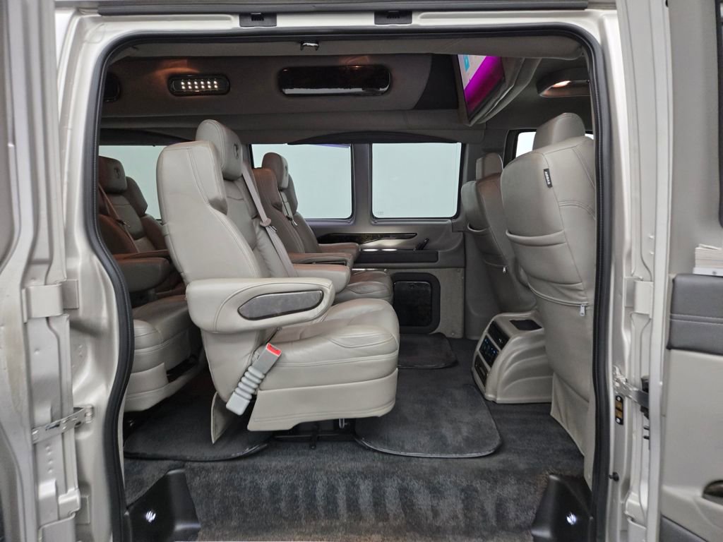 Used 2023 Chevrolet Express 2500 Extended image 44