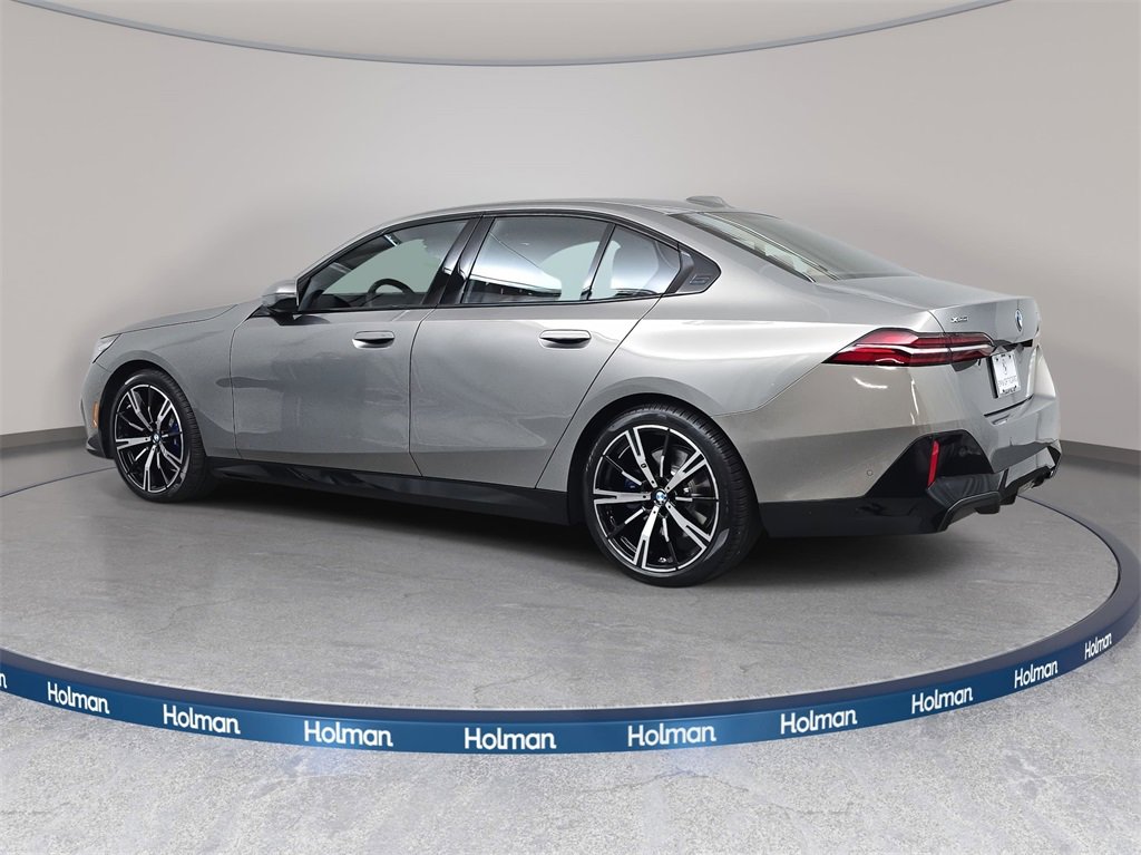 Used 2026 BMW 530i xDrive w/ M Sport Package image 8