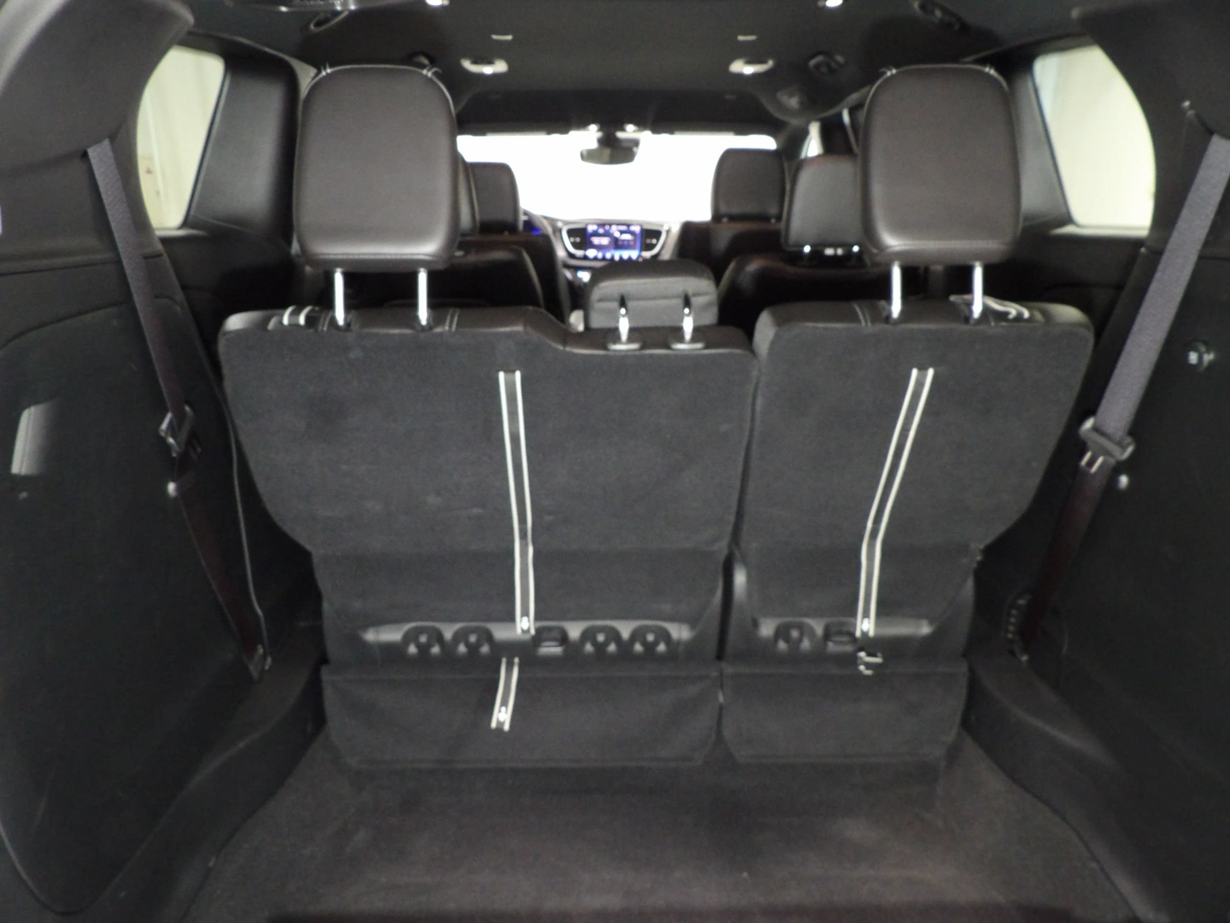 Used 2025 Chrysler Pacifica Select FWD image 7