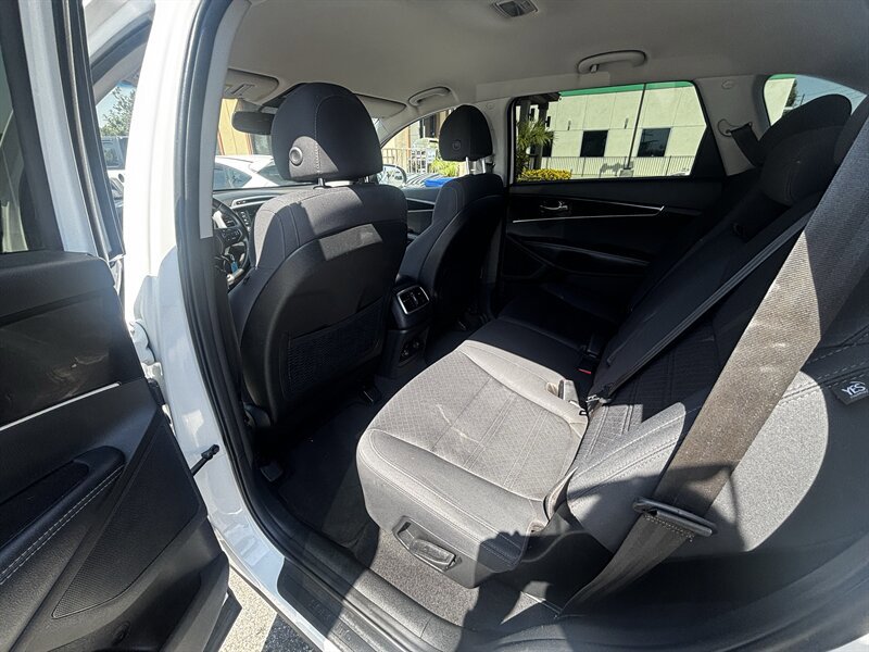 Used 2018 Kia Sorento FWD V6 w/ LX V6 Convenience Package image 27